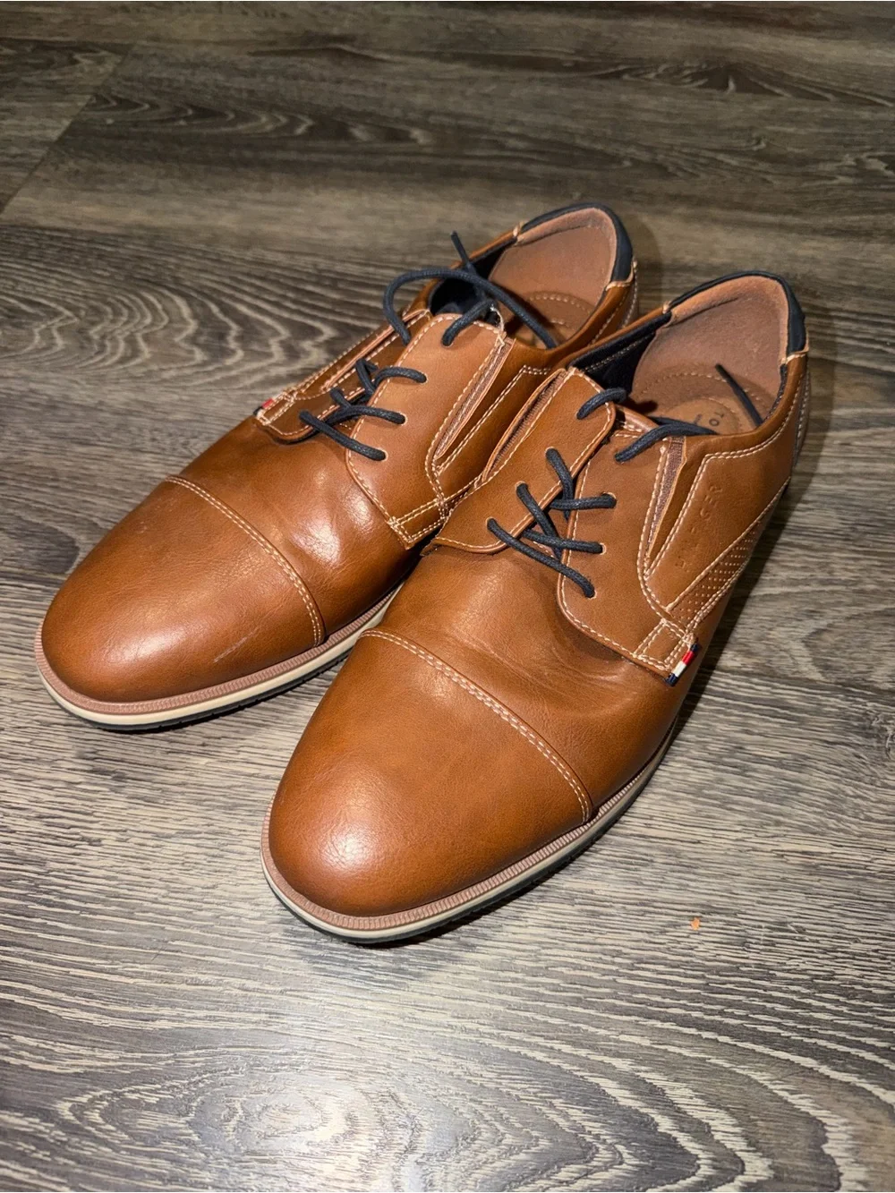 Tommy Hilfiger brown leather lace-up oxfords Size 11